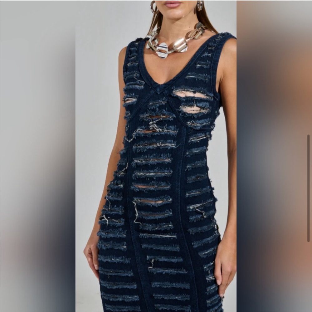 New Akira SHE'S GOT IT SHREDDED DENIM MIDI DRESS IN DARK BLUE - Picture 1 of 12